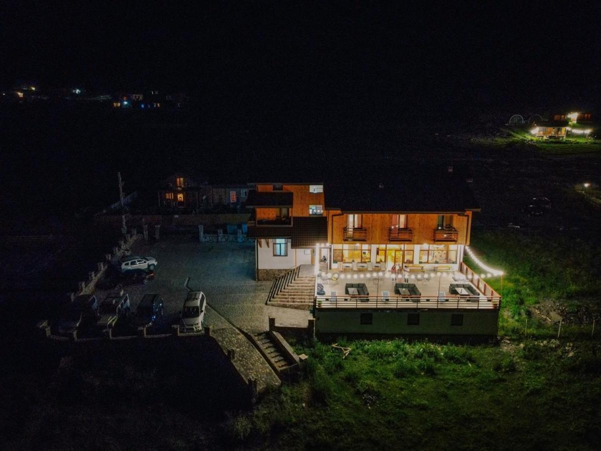 Alpenhaus Kazbegi Hotel & Restaurant المظهر الخارجي الصورة