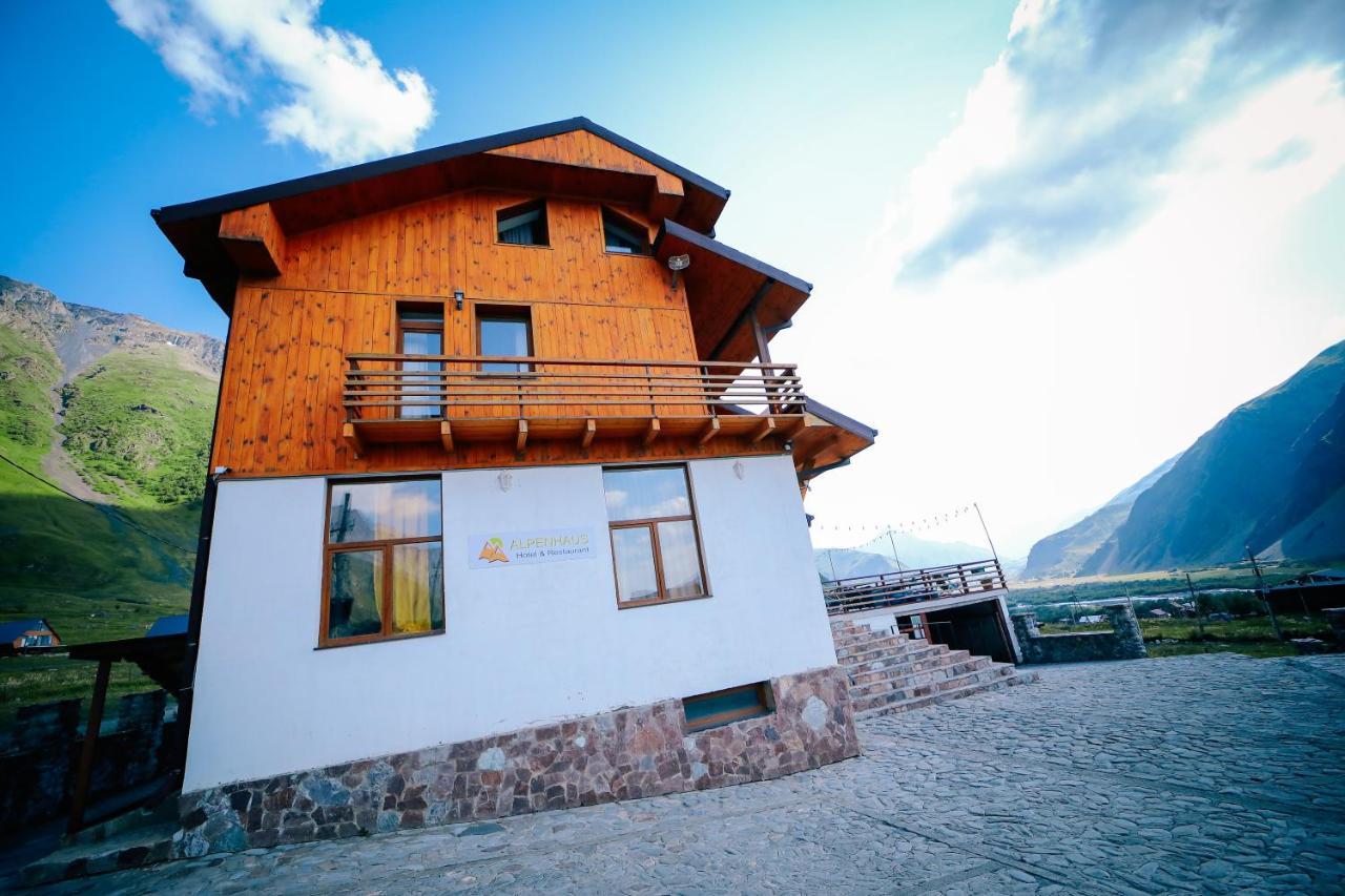 Alpenhaus Kazbegi Hotel & Restaurant المظهر الخارجي الصورة