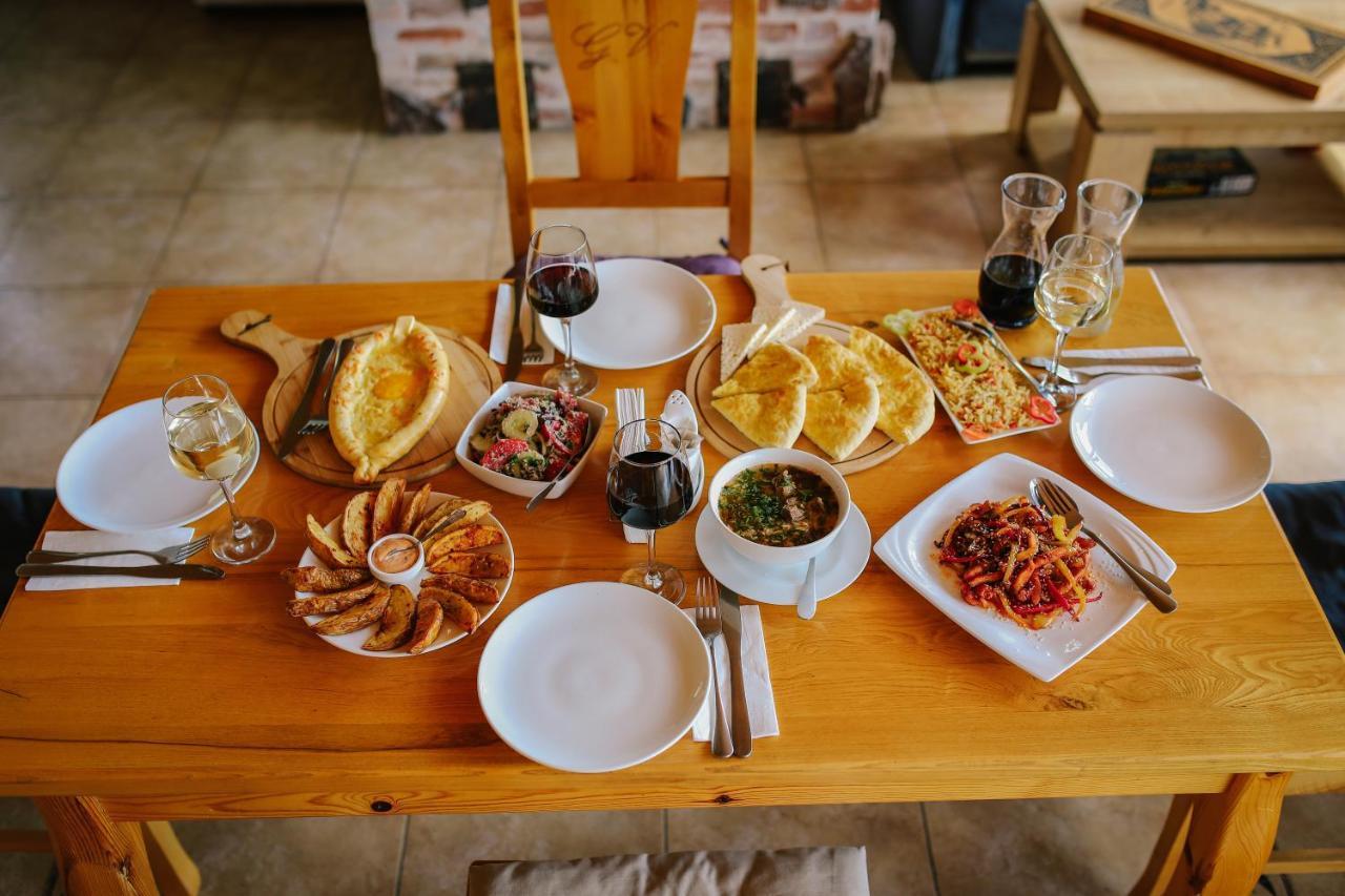 Alpenhaus Kazbegi Hotel & Restaurant المظهر الخارجي الصورة
